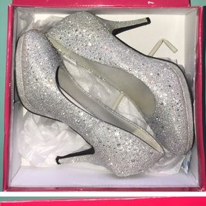 Silver slipper silver glitter pumps size 8